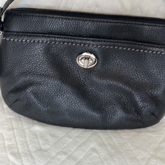 NWT Coach Park Leather Medium Wristlet in Black - Picture 2 of 9